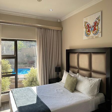 Rnb Guesthouse Roodepoort Luaran gambar